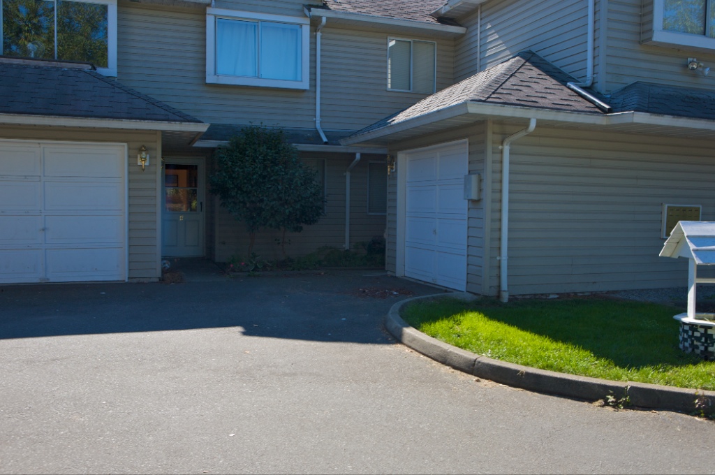 12020 216 Street, West Central - Image