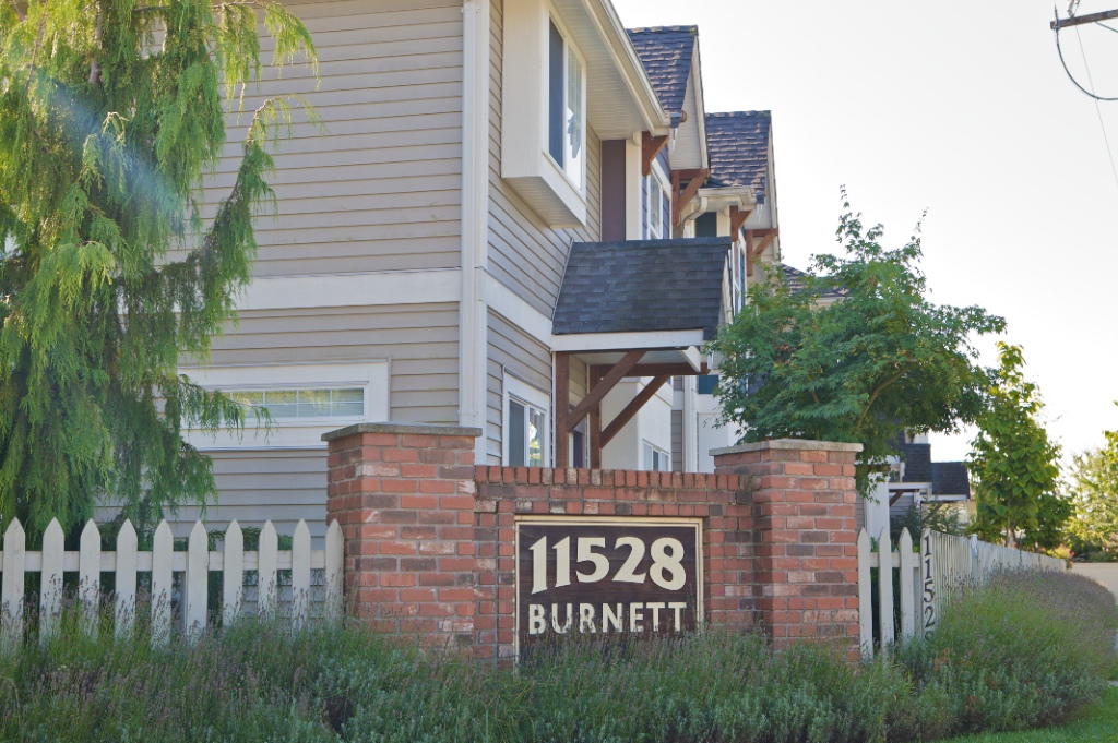 11528 Burnett Street, East Central - Image