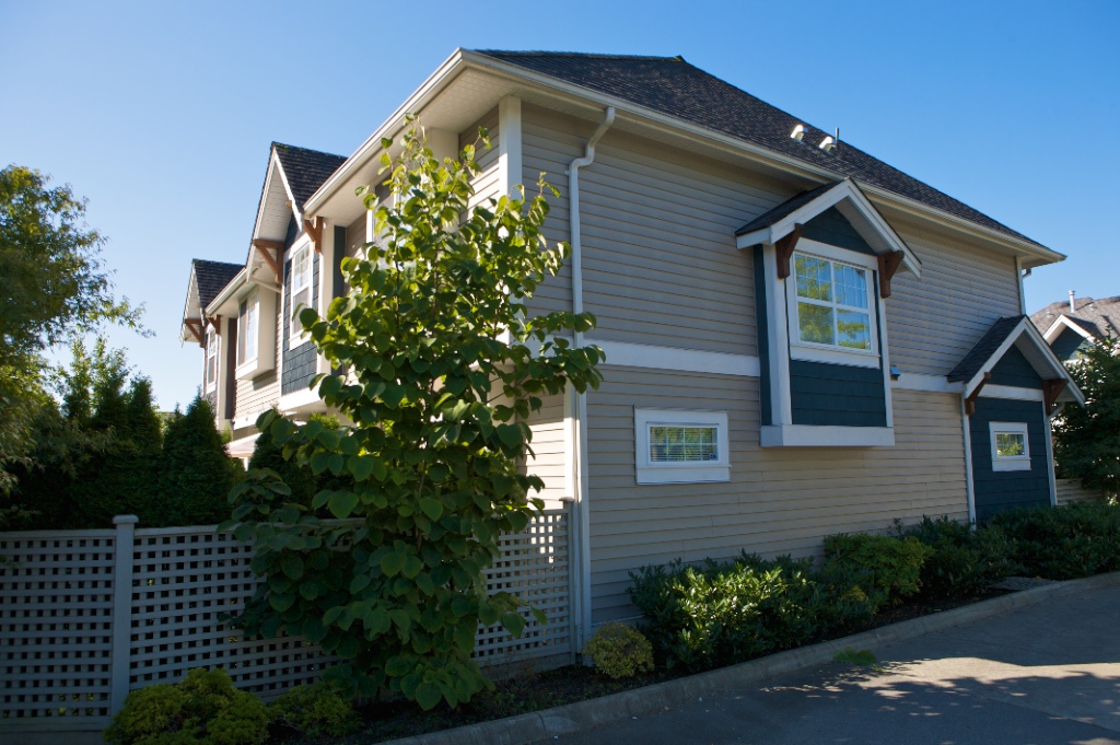 11528 Burnett Street, East Central - Image