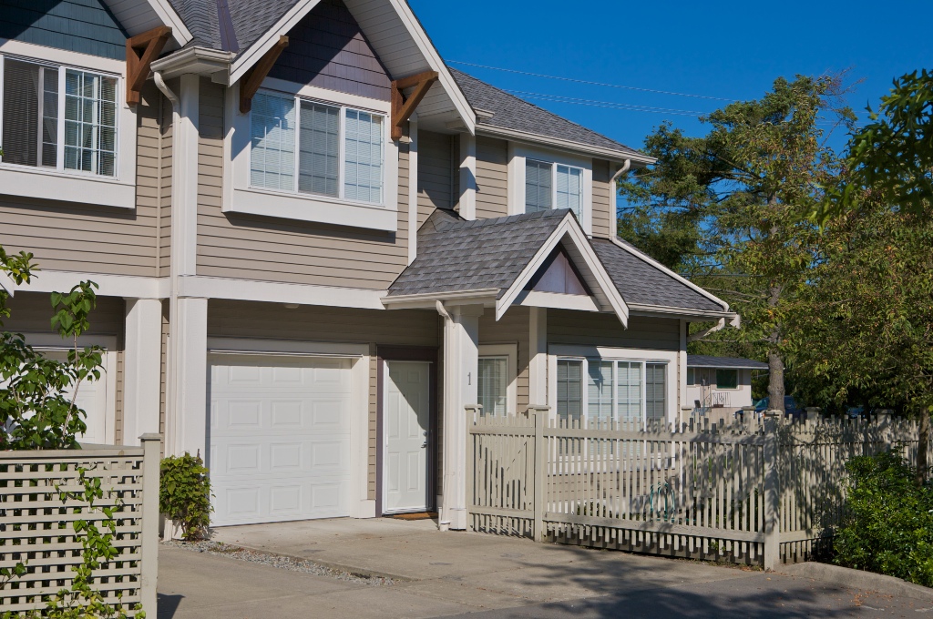 11528 Burnett Street, East Central - Image