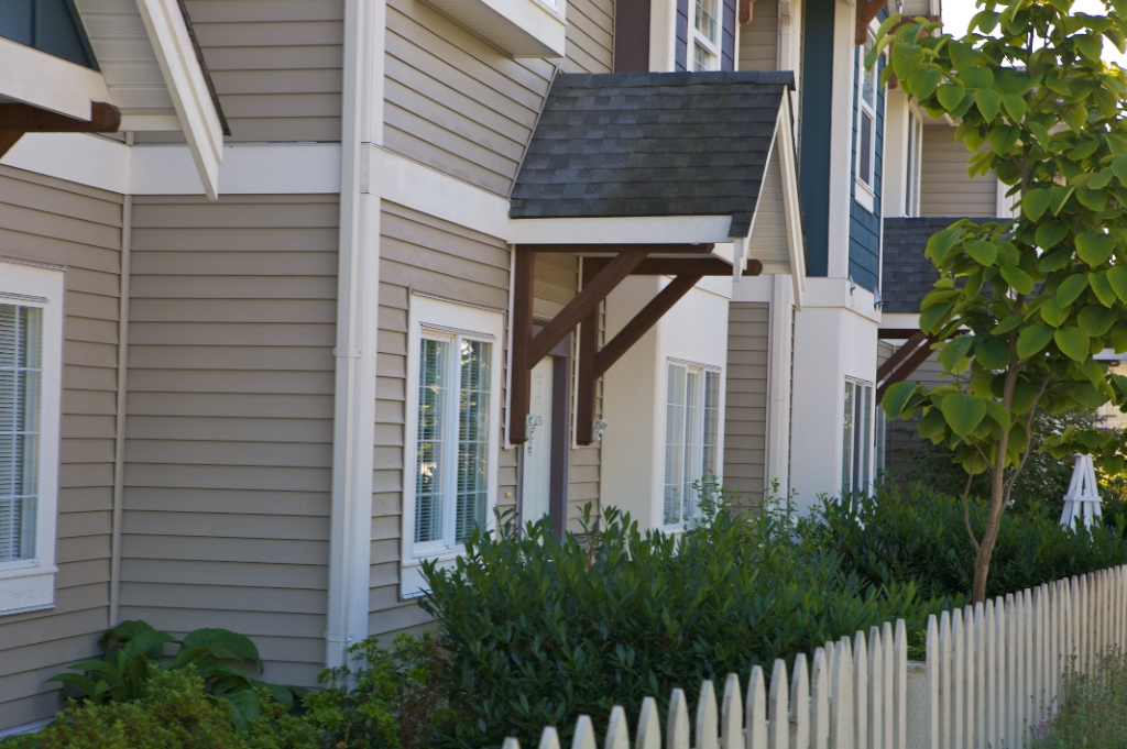 11528 Burnett Street, East Central - Image