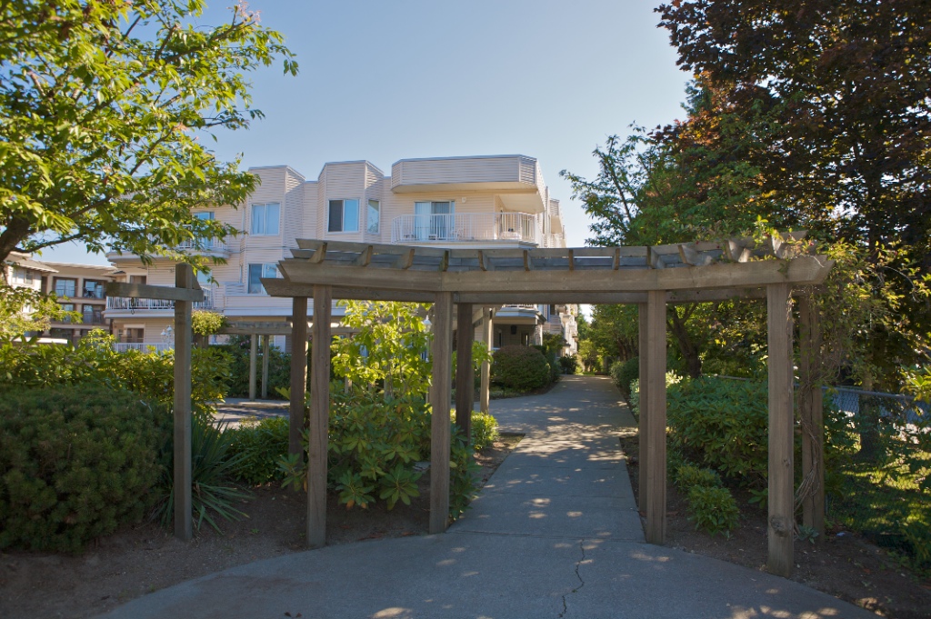 12206 224 Street, East Central - Image